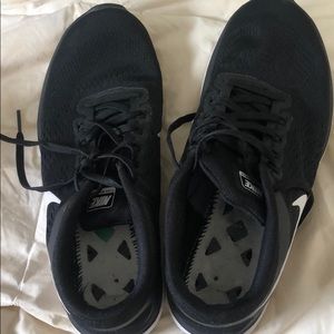 Black Nike Women’s Tennis Shoes